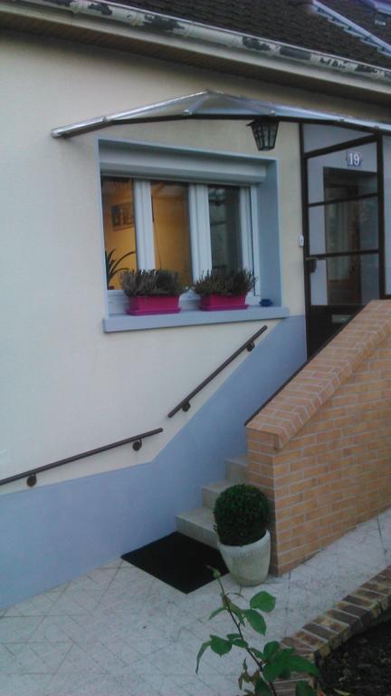 Chez Fred Bed & Breakfast Boursault Bilik gambar
